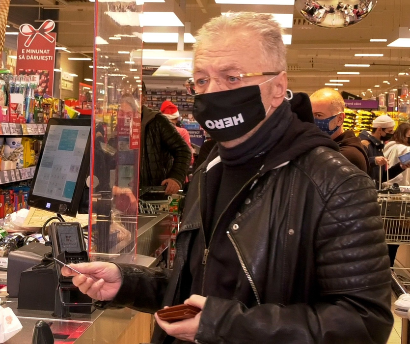 Tatăl lui Codin Maticiuc sprijină acțiunile umanitare ale fiului (Foto: CANCAN.RO)