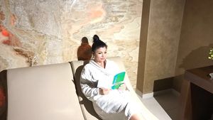 Cea mai frumoasă populăroasă, tratament regesc pentru fertilitate. La ce trucuri a recurs Claudia Ghiţulescu