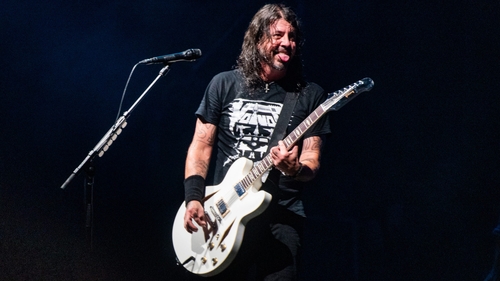 Dave Grohl, solistul trupei Foo Fighters, a anunțat pe Instagram că și-a înșelat soția. Artistul are și o fetiță cu amanta
