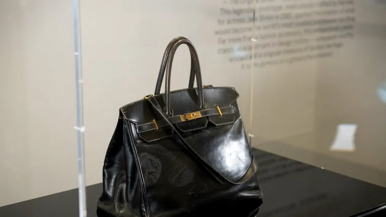 Geanta care a făcut istorie. Birkin-ul lui Jane Birkin, vândut cu 8,6 milioane de euro la Sotheby’s Paris