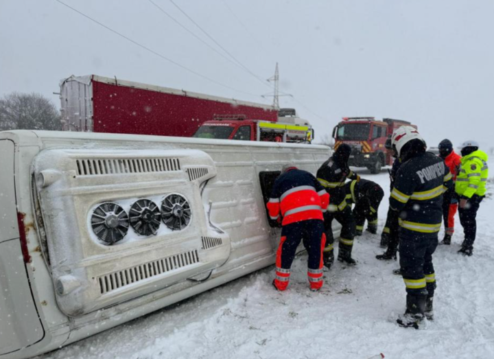 Un microbuz s-a răsturnat pe drumul București-Giurgiu. A fost activat planul roșu/ sursă foto: ISU Giurgiu