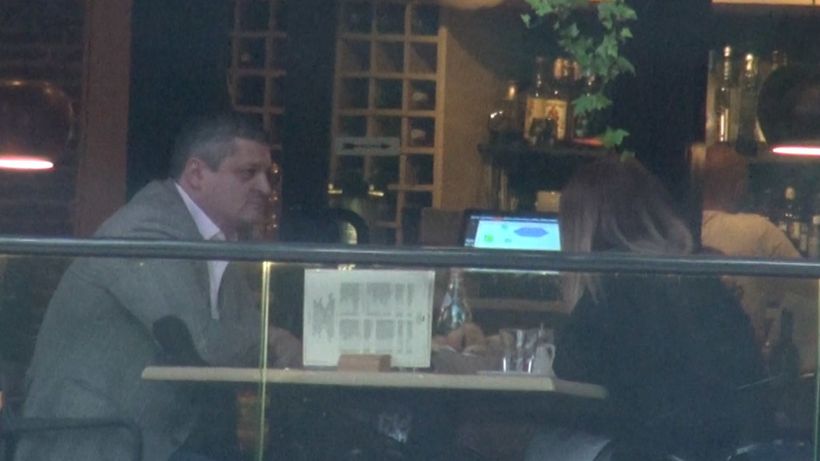 Fostul şef al Domeniilor Statului s-a ”reabilitat”. Şi-a scos la o cină rafinată iubita pe care a tras-o de păr în mall!