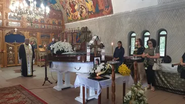 Roxana, românca ucisă de rechin, a fost condusă pe ultimul drum. Părinții sucevencei erau îngenuncheați de durere