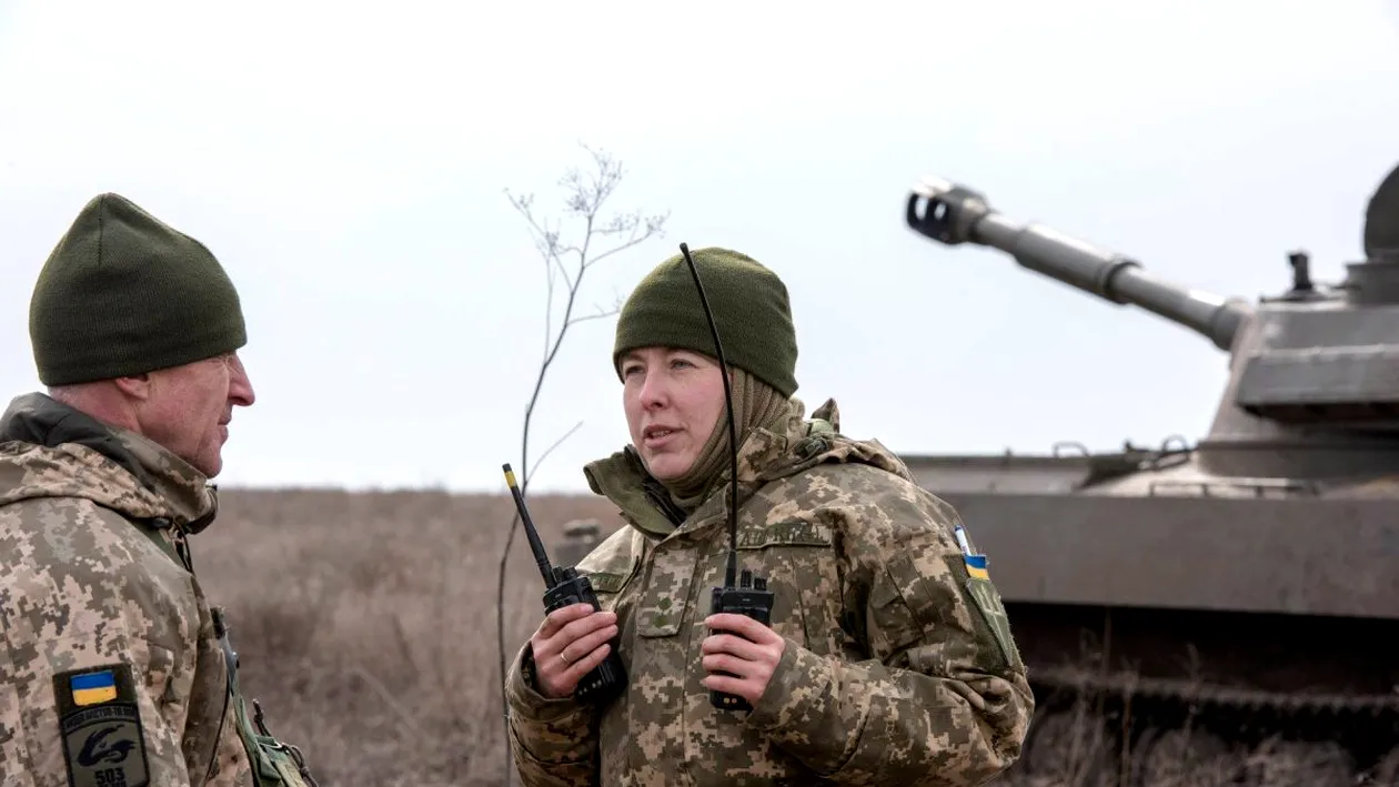 Ucrainencele luptă alături de bărbații lor! Olena, una dintre primele femei înrolate în armată: ”E ţara mea. Vreau să o apăr”