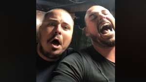Regii TikTok-ului, celebrii ”Izoleta”, l-au băgat în horă pe Iohannis: ”A sunat și zice, bă, Ioane...” VIDEO