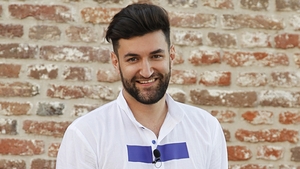 Smiley, ravasit de cand a auzit ca se marita Laura Cosoi! Cu cine si-a petrecut noaptea artistul