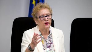 PNL a depus în Parlament cererea de revocare a Avocatului Poporului. Roman: ”Renate Weber a devenit avocatul pensionarilor speciali”