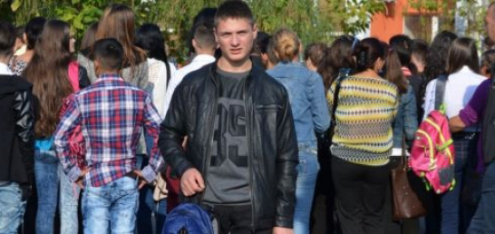 Gigi îi plăteşte bona şi l-a înscris la şcoala de meserii. Orfanul ”înfiat” de Becali cântă ca dascăl în biserica din sat!