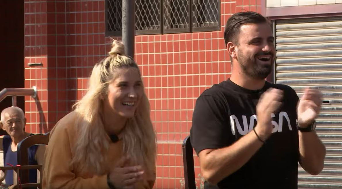 Scene incredibile difuzate de Antena 1, de la Asia Express! Alex Abagiu l-a sărutat pe Radu Vlăduţ. Gina Pistol, reacţie surprinzătoare