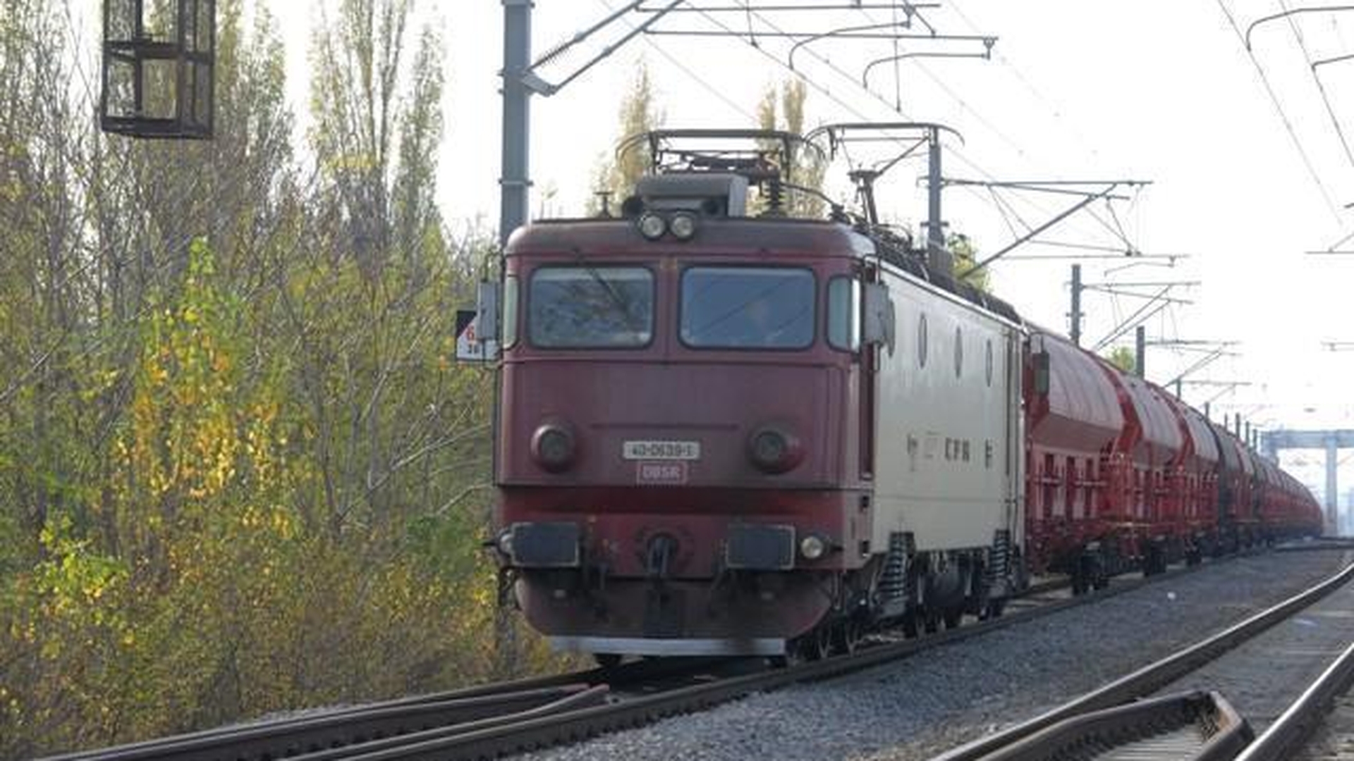 Milionar roman, lovit de tren! Maşina pe care o conducea a intrat pe calea ferată şi…