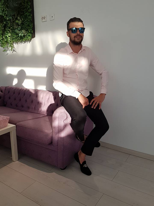 Marius Elisei a publicat o poză cu o tânără sexy! Mesajele cu subînțeles transmise în miez de noapte