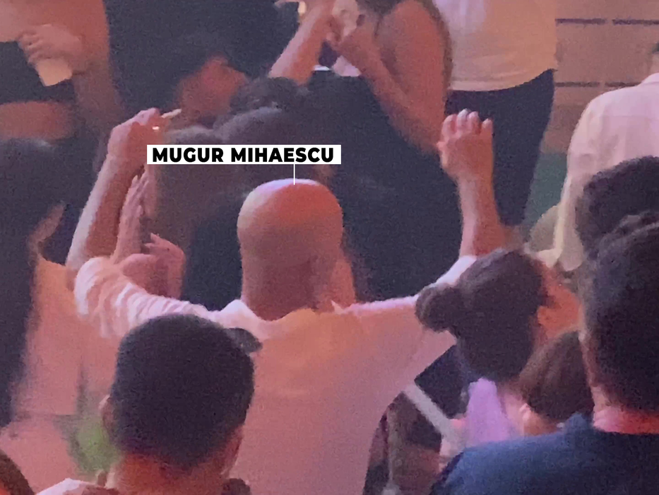 A dansat cu paharul în mână până târziu / (Foto: CANCAN.RO)