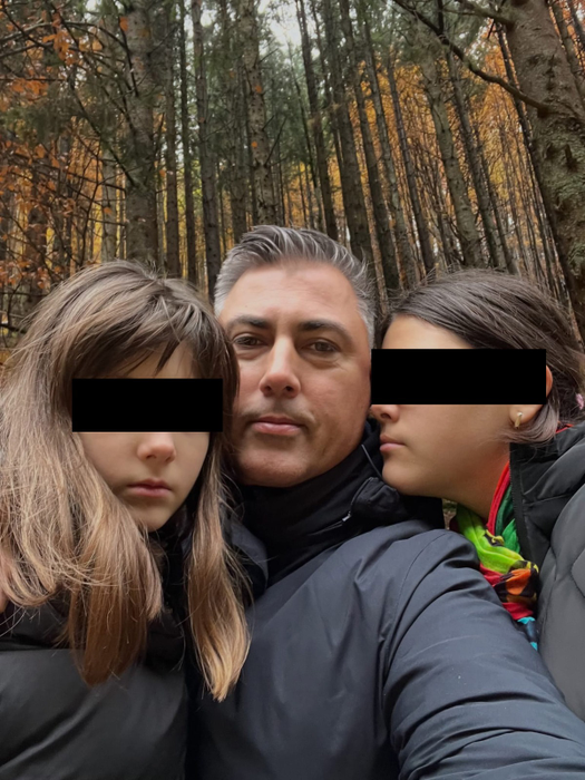Motivul pentru care fetițele lui Alexandru Ciucu apar mereu serioase în pozele cu el. Ce a dezvăluit designerul