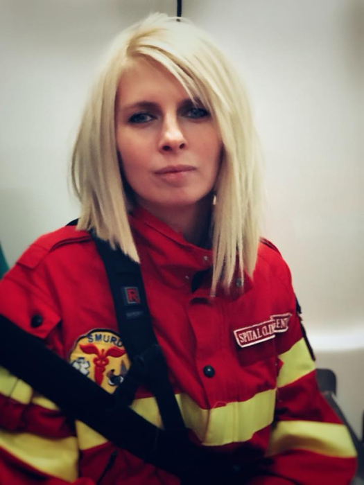 Jurnalista Ioana Moldovan, cu arsuri pe față și pe mâini, după protestele din Piața Victoriei!