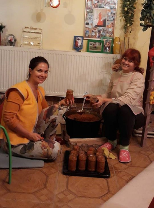 Deea Maxer le-a arătat tuturor cum şi-a cucerit soţul. A intrat în bucătărie, s-a pus pe treabă şi… Puţine femei sunt capabile să facă aşa ceva