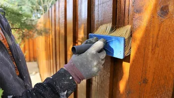 5.000 lei amendă în 2026 tuturor românilor care locuiesc la curte și își vopsesc gardul casei cu aceste culori