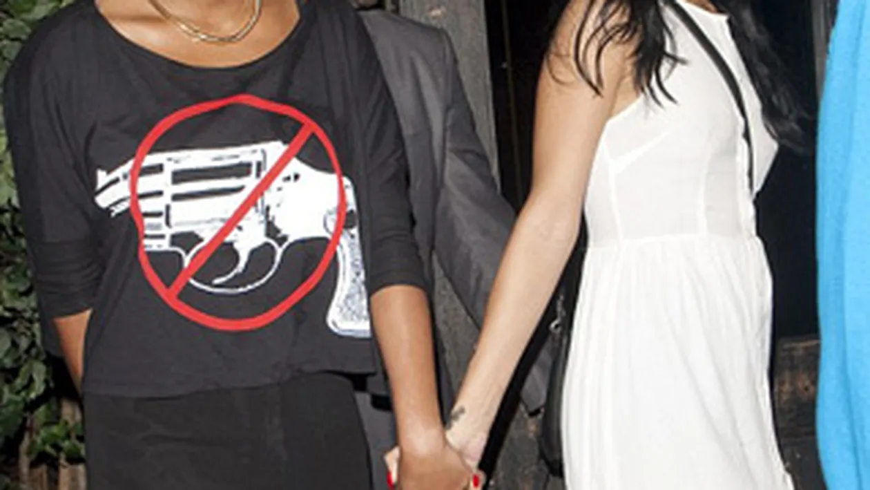 Rihanna, cuplata cu o femeie? Ea e iubita mea din seara asta