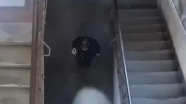 Băiatul de 13 ani care a căzut în gol, de pe balustrada scărilor de la o şcoală din Năsăud, a murit