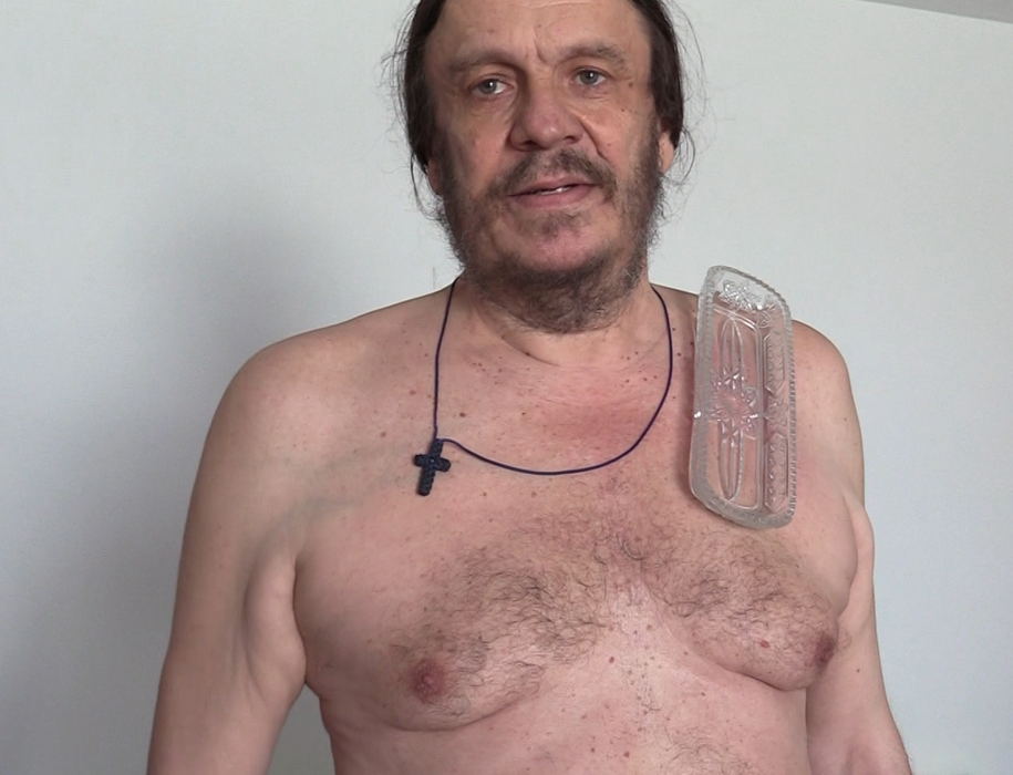 Sticla se "lipește" la fel de bine de David ca orice alt material