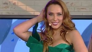 Iulia Vântur, primele declaraţii despre sarcină! S-a ridicat şi şi-a arătat burtica în direct