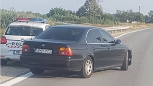 BMW cu şofer poliţist sub acoperire! Cum îi împinge pe ceilalţi şoferi la contravenţii