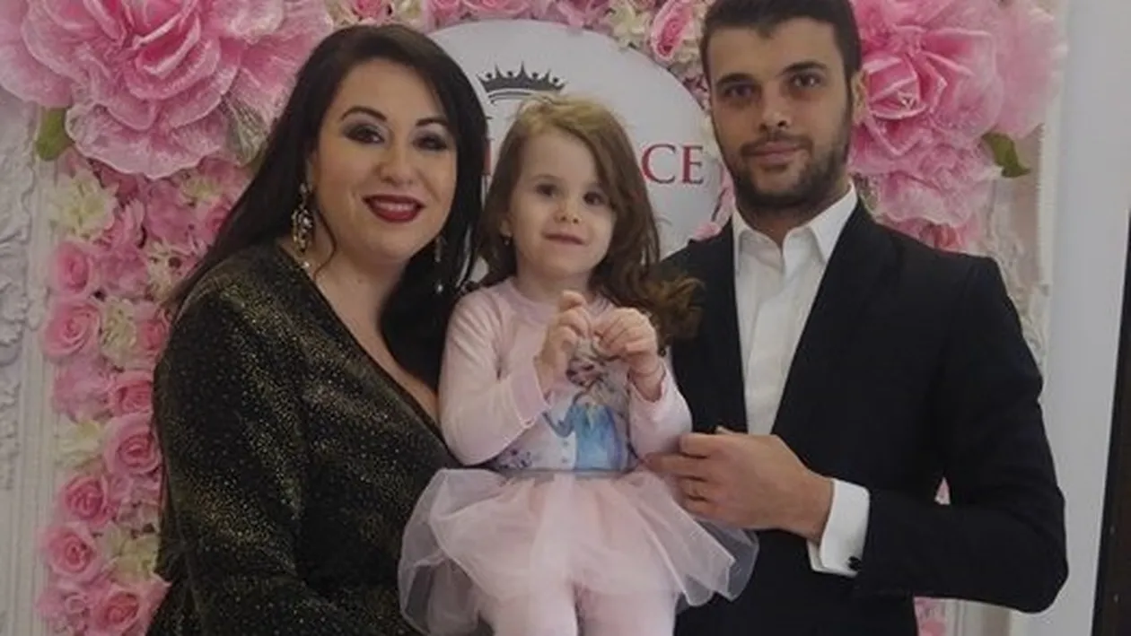 De la divorţ la familia perfectă! Oana Roman şi Marius Elisei şi-au adus fetiţa în platou şi micuţa i-a dat de gol: ”Mă ceartă!”