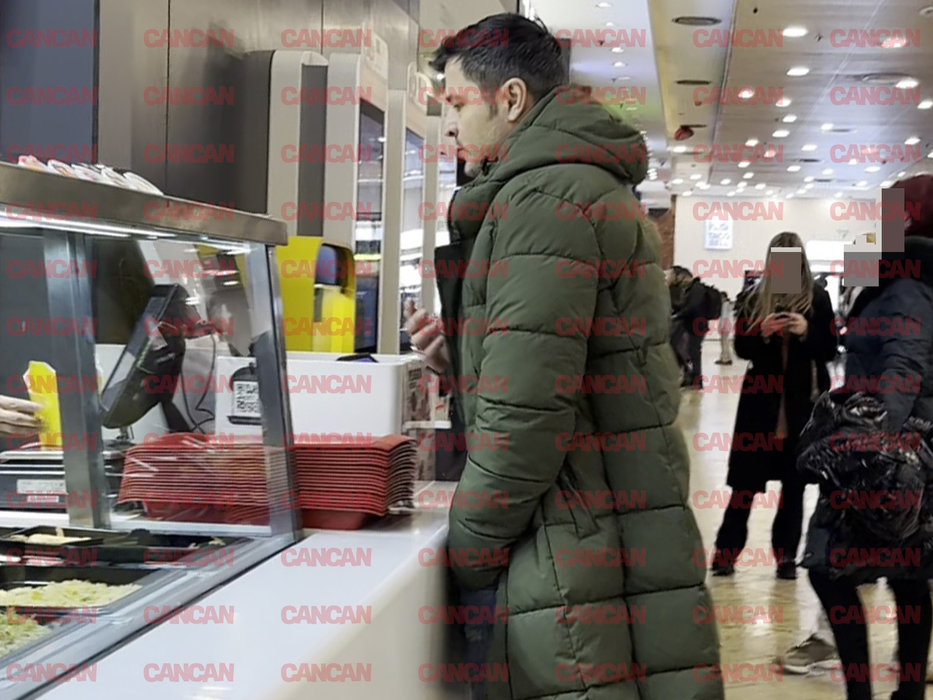 Liviu Vârciu a luat masa în mall / (Sursa: CANCAN.RO)