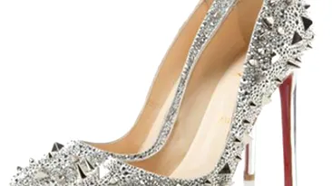 Marina Dina face economii pentru o pereche de pantofi! Vezi aici la ce conduri viseaza!