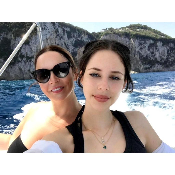 Cât de mare s-a făcut Violeta! Fiica Andreei Marin şi a lui Ştefan Bănică Jr a început liceul. FOTO