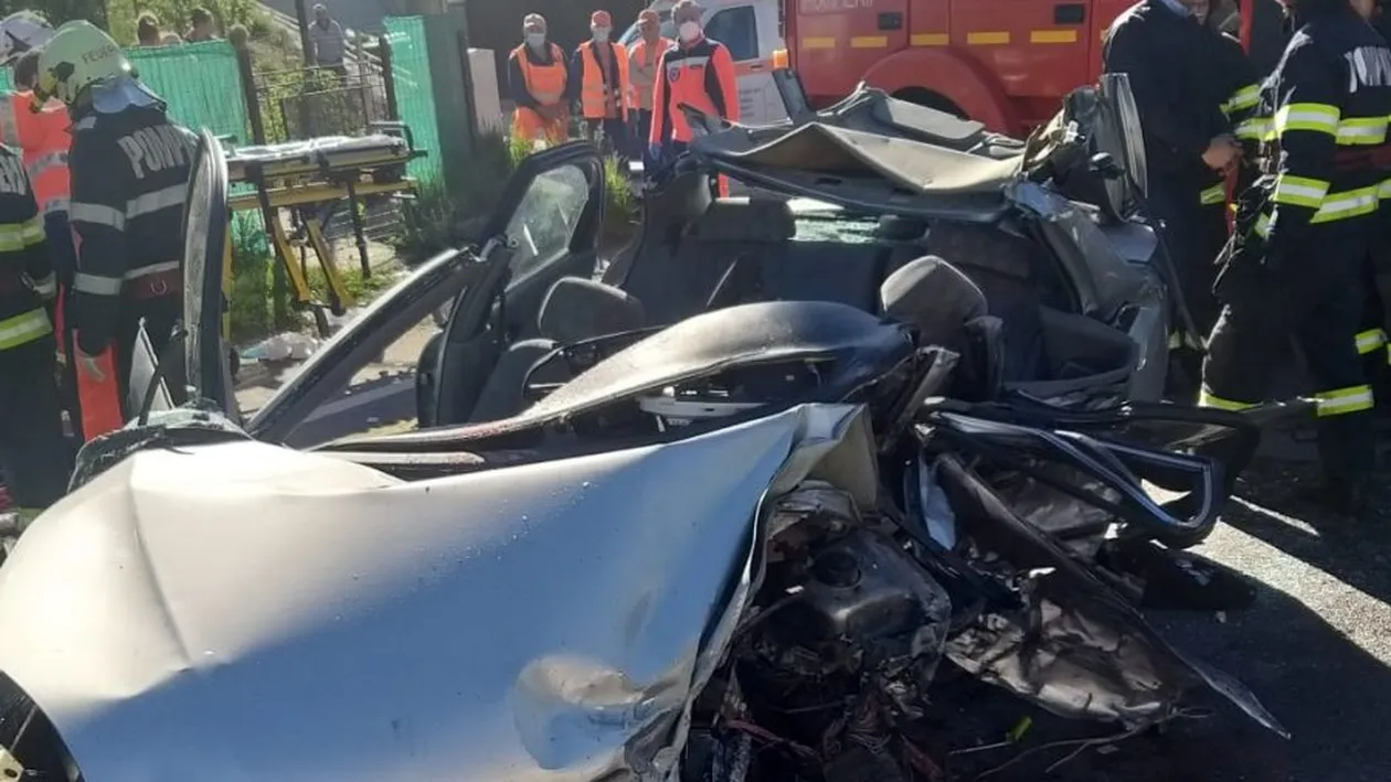 Accident grav cu cinci morți pe DN1, în dreptul localității Nistorești. Traficul este complet blocat şi deviat prin Breaza. FOTO