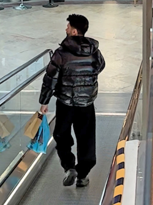 Cât a cheltuit Edward Sanda la mall, în lipsa Cleopatrei. Artistul ține cu casa, nu glumă