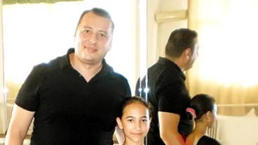 O ajuta pe mica lebada sa mearga mai departe