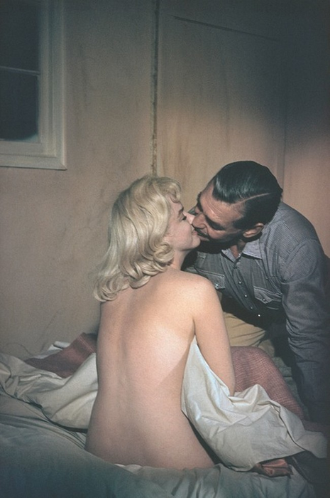 Marilyn Monroe, aproape goală! Fotografii pe care nu le-ai văzut niciodată cu celebra actriţă