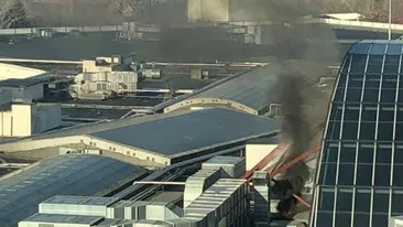 Incendiu la AFI Cotroceni, au început să sune alarmele din interior. Se intervine de urgență