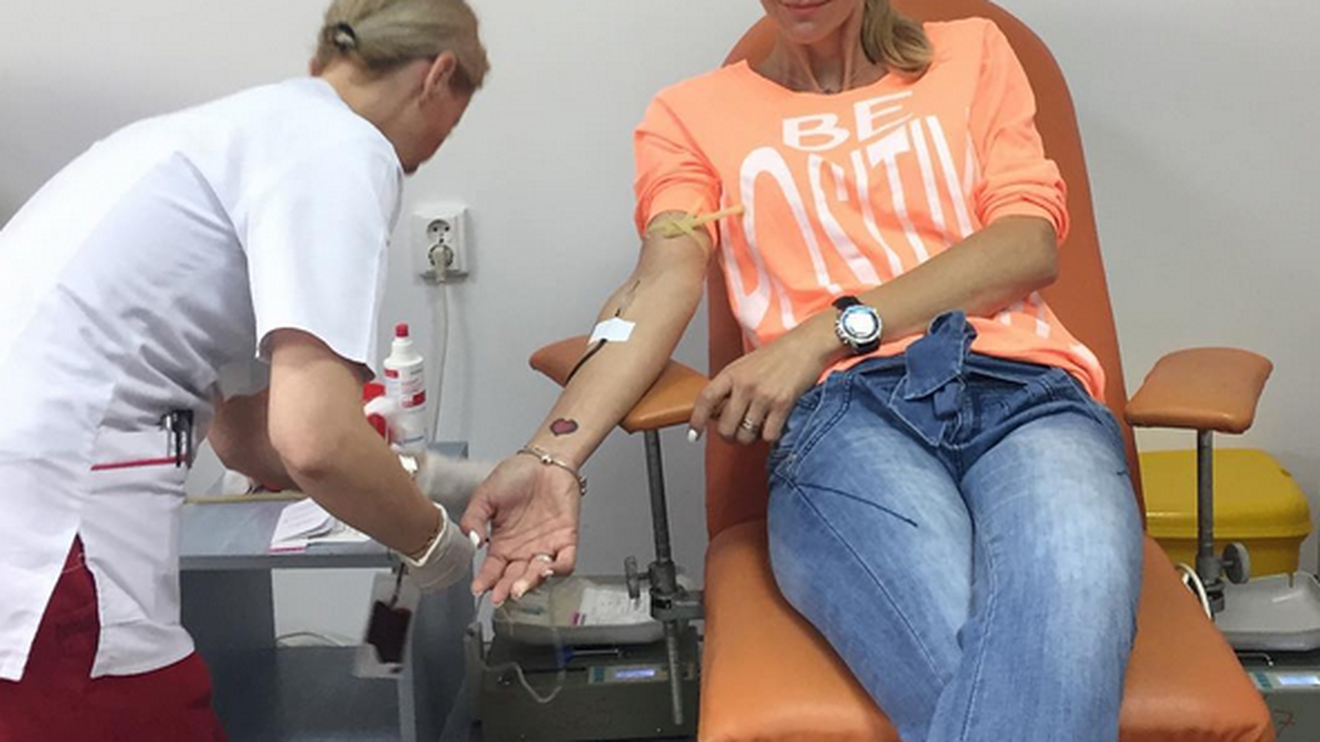 S-a întâmplat marţi! Gestul făcut de ROXANA CIUHULESCU pentru fiica lui MARIUS ŢEICU, care este grav bolnavă