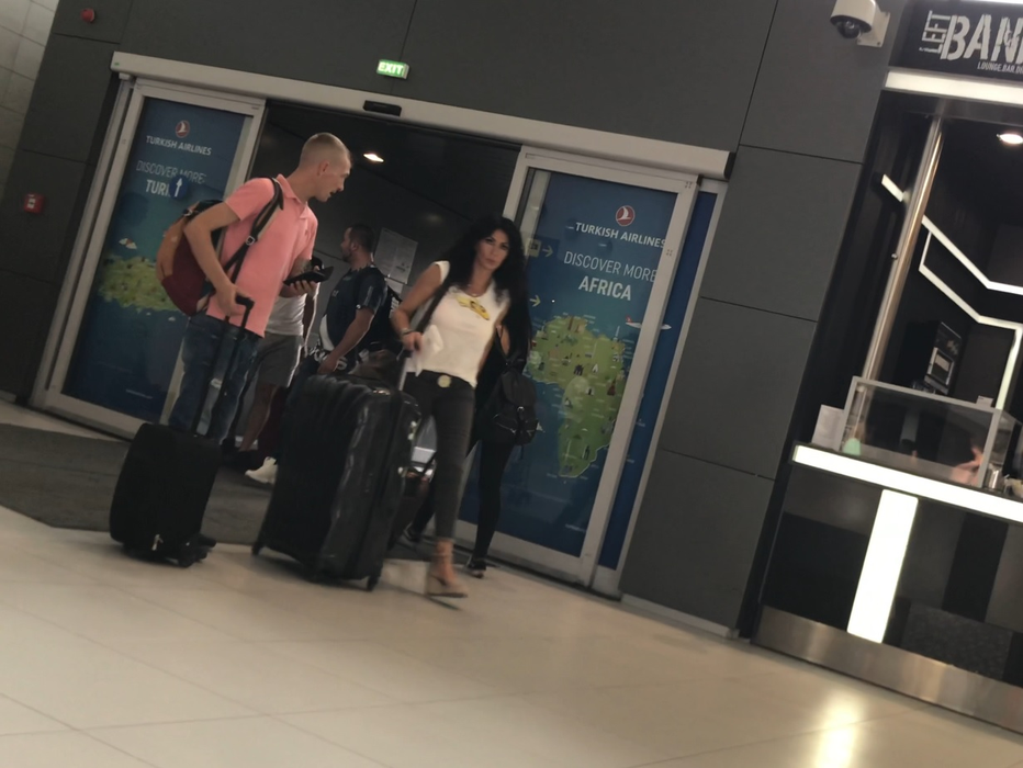 Mihaela Rădulescu a tras singură de bagajele imense
