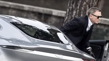 Ultimul model al bolidului Aston Martin folosit de JAMES BOND a fost vândut pentru o sumă colosală! 