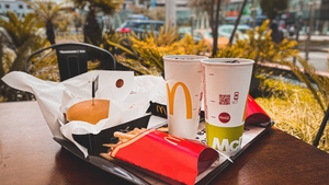 Ce salariu are un angajat de la McDonald's în 2024? Câți bani primesc lunar şi cei de la McCafe