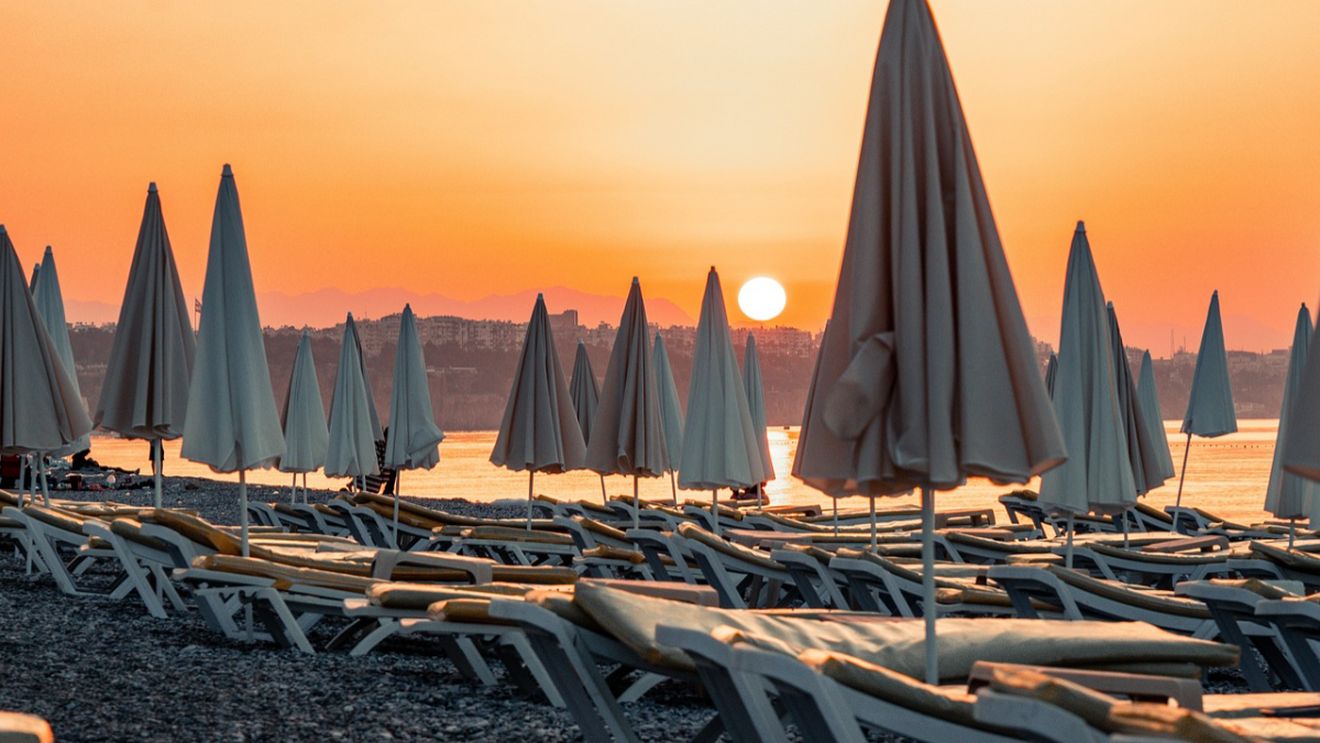 De la plajă direct la spital! Suma ireală plătită de niște români, după ce și-au dus copilul la urgențe, în Antalya: „Mi se pare enorm”