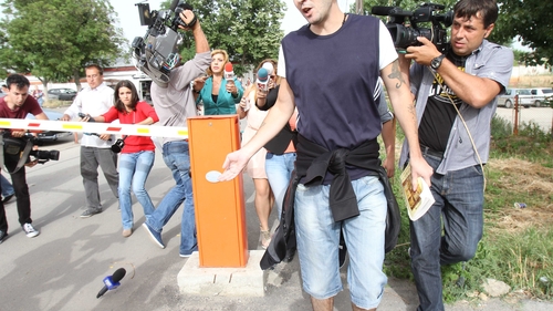 Eliberat ieri din puscarie, Sisu o ia de la capat. Afla cati bani a facut in puscarie fostul coleg al lui Puya