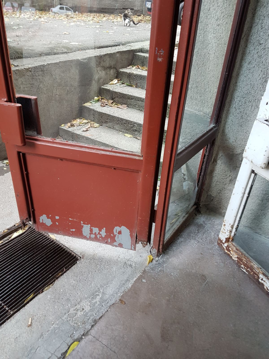 Așa arătau ușile Clinicii din Arad înainte de renovare
