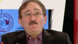 Cornel Palade a facut show pe holurile unui spital. A cantat, a dansat si a batut din palme, inveselindu-i pe cei prezenti!