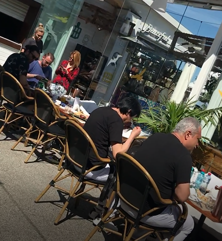 În sfârșit nu se mai ascund! Smiley și Gina Pistol s-au distrat împreună la mare
