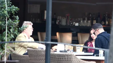 VIDEO EXCLUSIV. ”Procurorul” a ţinut şedinţă de familie la terasă cu fiul & nora!