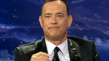 VIDEO Tom Hanks a fost udat din cap pana-n picioare  in direct