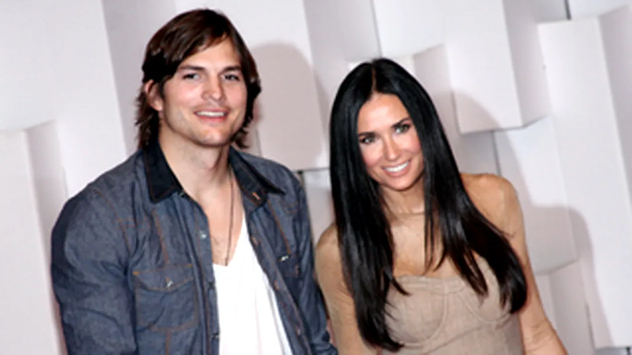 Amanunte din culisele mariajului Demi Moore- Ashton Kutcher! Ea e bisexuala, faceau sex in trei si aveau voie sa aiba aventuri!