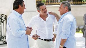 Manevra ca-n filme! La ce tertip au apelat Giovani si Victor Becali pentru a fi inchisi langa Gigi. Ce AVANTAJ au obtinut