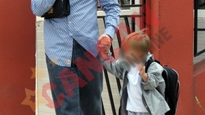 O femeie il face pe Vasile Siman sa rada cu gura pana la urechi! I se "scurg" ochii dupa o mamica