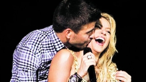 Shakira il "leaga" pe fundasul Nationalei Spaniei inainte de Euro 2012! Pique a aflat ca va deveni tata