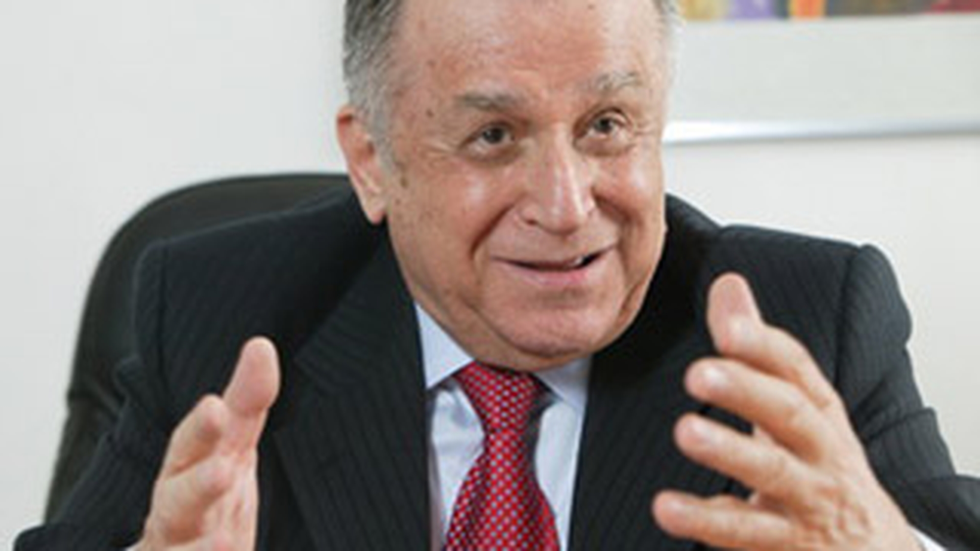Ion Iliescu s-a internat la Elias! Va fi operat de urgenta!